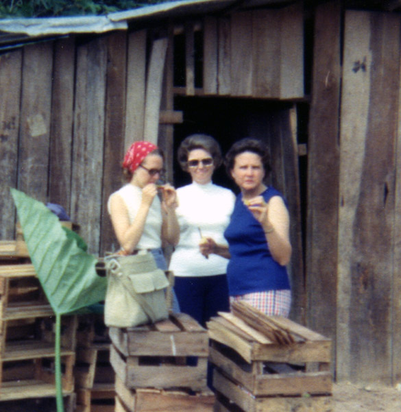 Picture of Janice, Mary, and Aunt Betty Threadgill